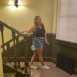 Meet your Posher, Kayla